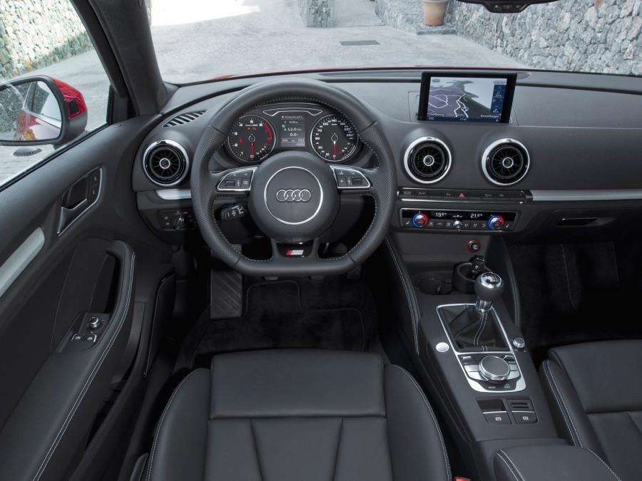 Торпедо Audi A3 1.8T S-Line (8V) 2012 года  (WW) (фото 2 из 3)